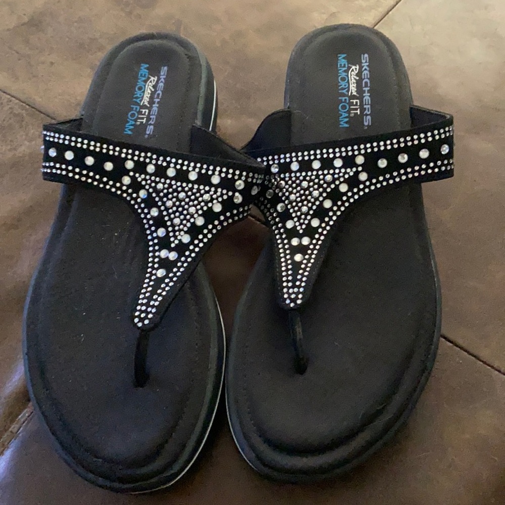 Sketchers flip flops